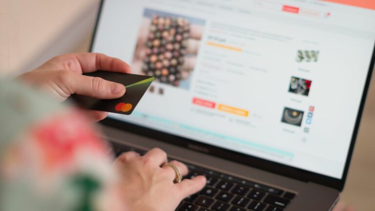 RODO w sklepie internetowym - jak wdrożyć ochronę danych krok po kroku